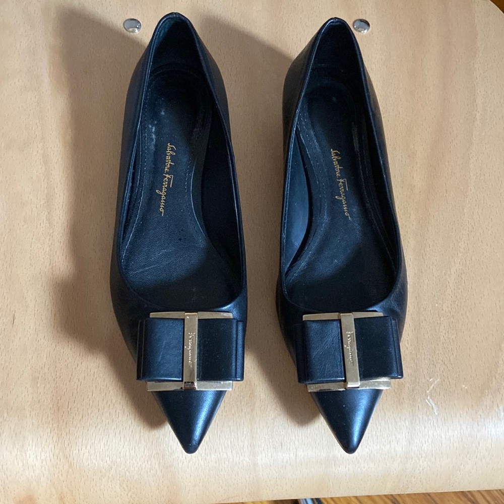 Salvatore Ferragamo black leather pointy Zeri flats 5.5